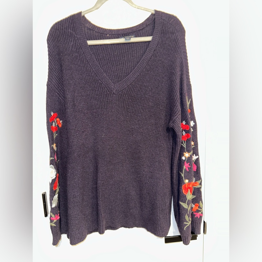 Sweater with floral detail